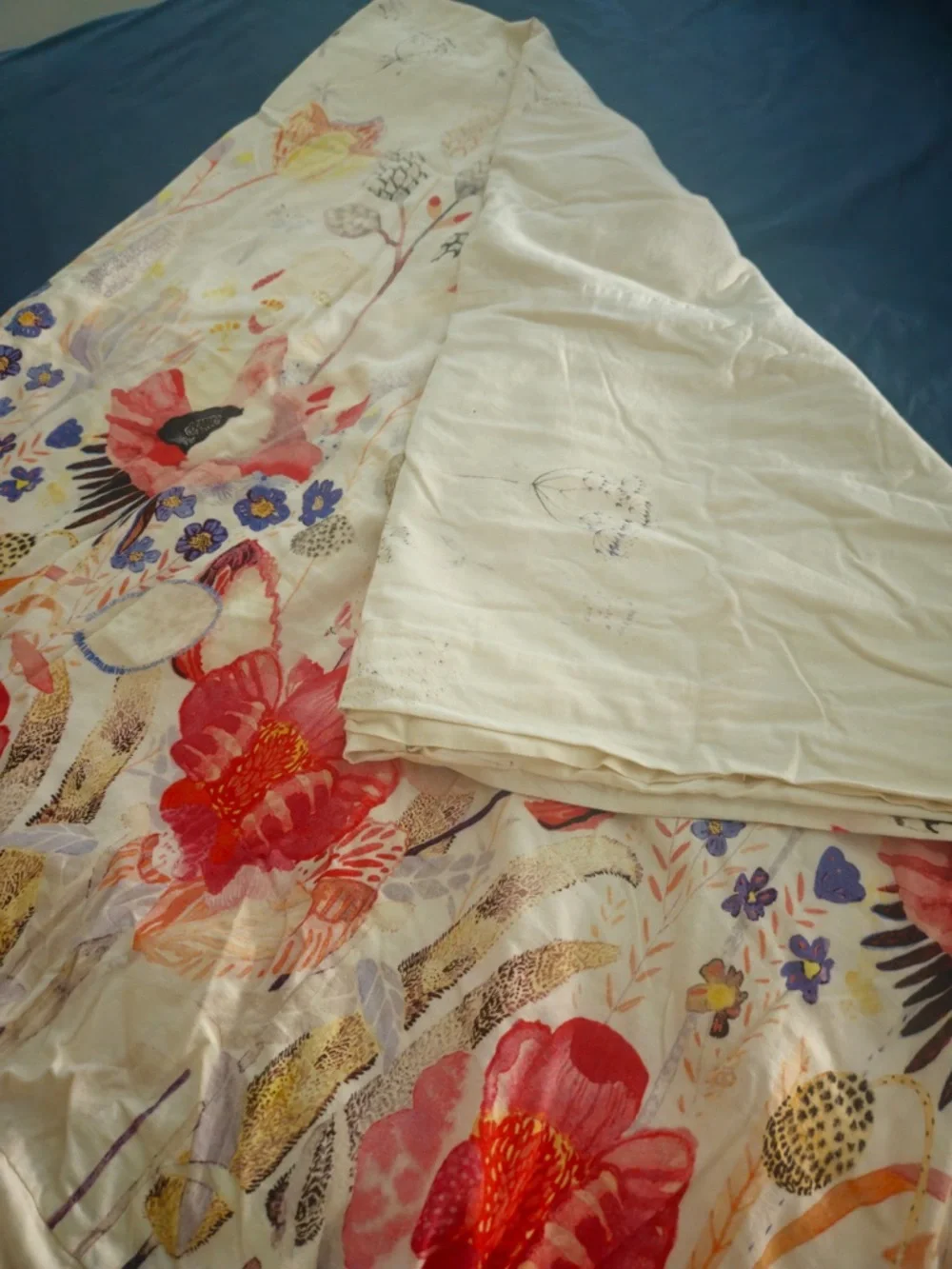 Anthropologie queen Garden Buzz duvet w/ 2 standard shams. Linen cotton blend.
